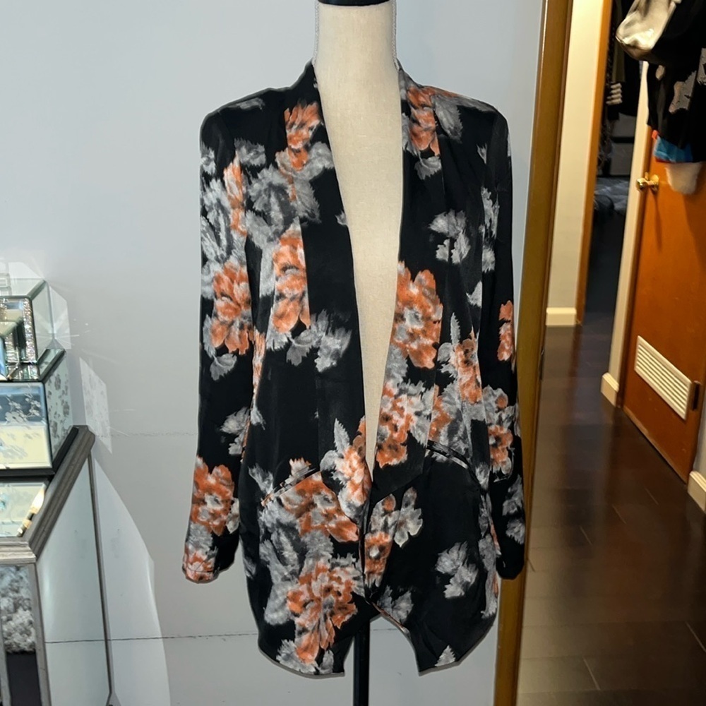 ASTR Floral Tux Blazer Excellent Condition. Size Large